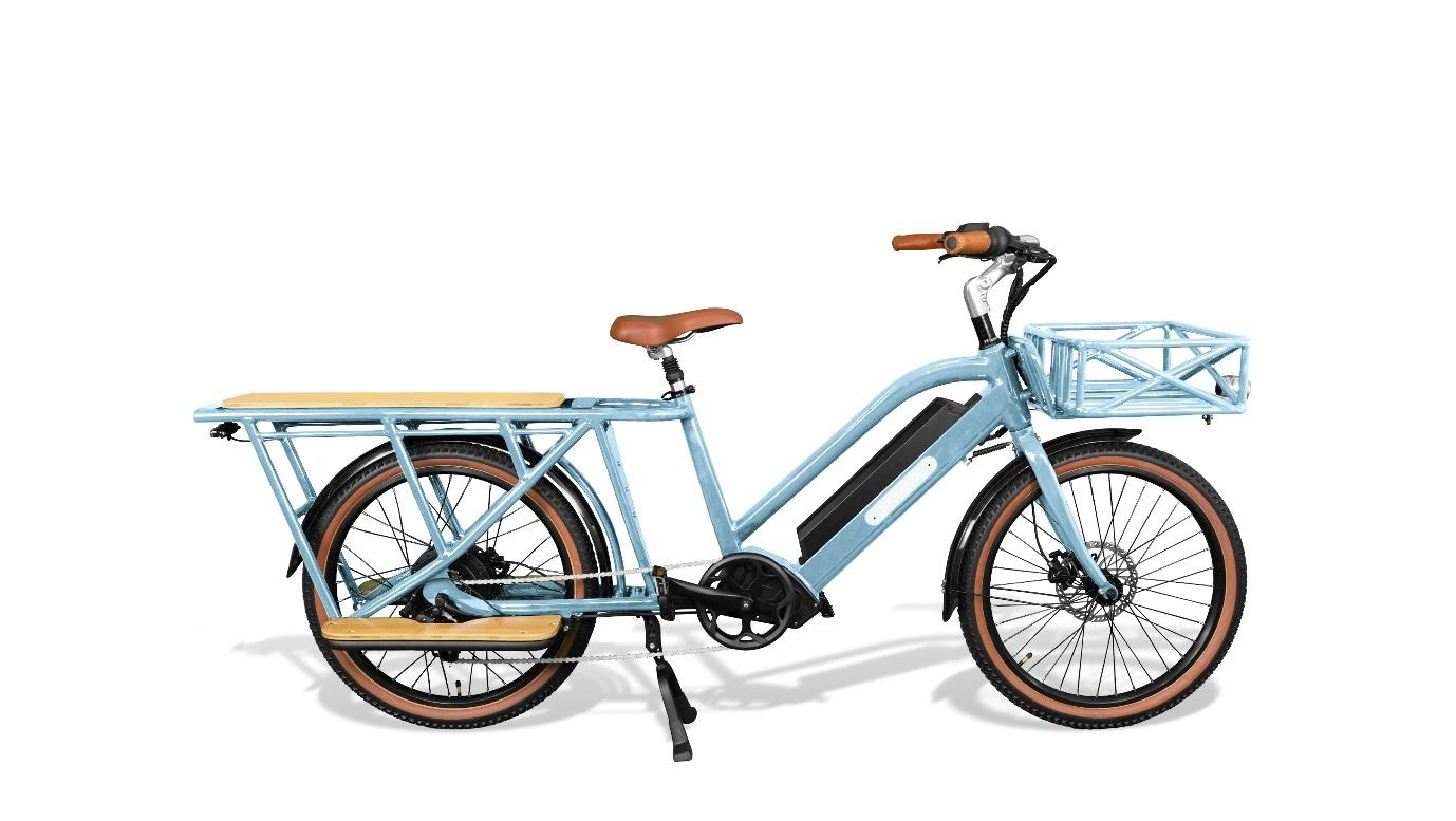 Un vélo cargo longtail bleu Brumaire